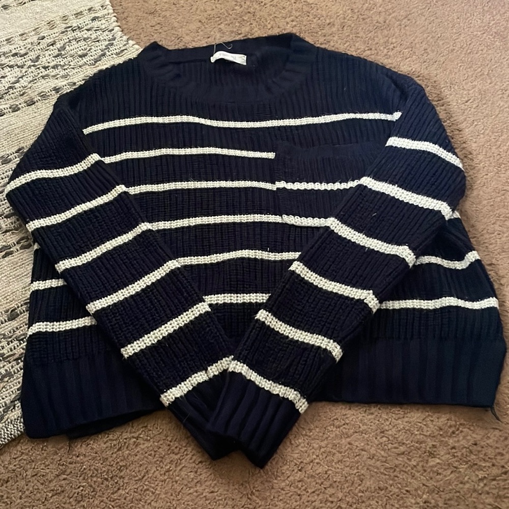 Brand; Pink Rose Size; Small Color; Blue and White crew neck wool sweater